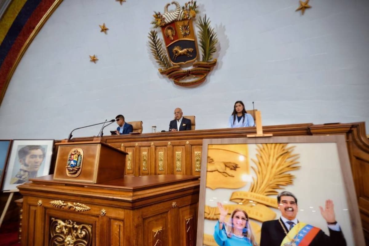 Asamblea Nacional chavista impulsa ley para fijar precios en Venezuela