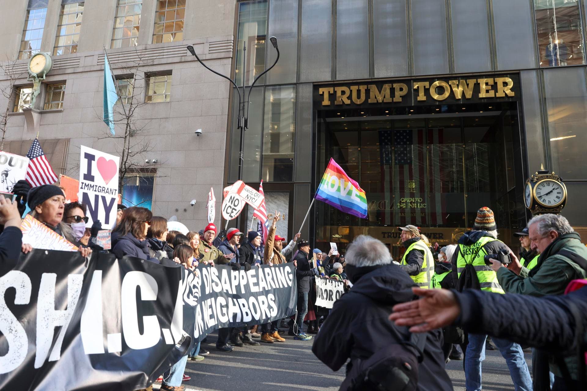 Trump insiste en retirar fondos a ciudades con políticas para proteger a migrantes