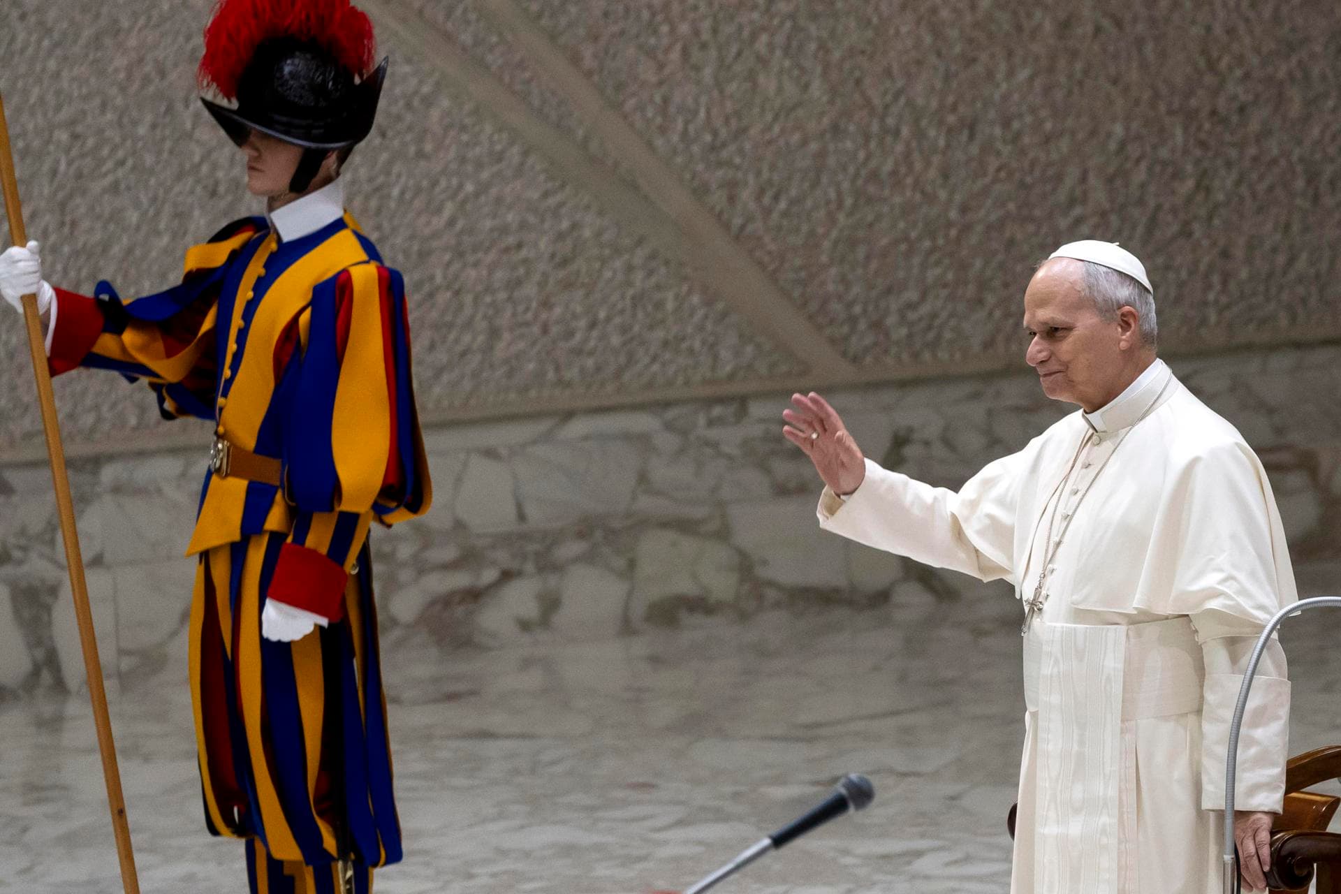 El papa León XIV recibió a familiares de jóvenes italianos muertos en el incendio de Crans Montana
