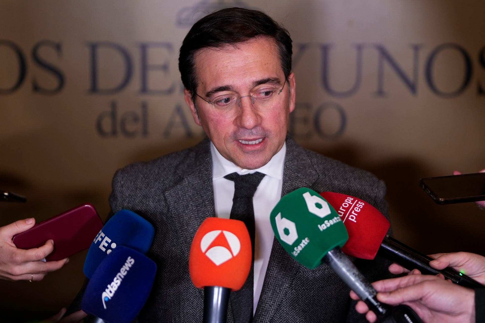 Albares anuncia la excarcelación de otros tres presos españoles en Venezuela