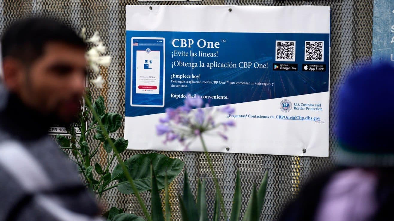 EEUU aumenta a $2,600 el pago para migrantes que se autodeporten