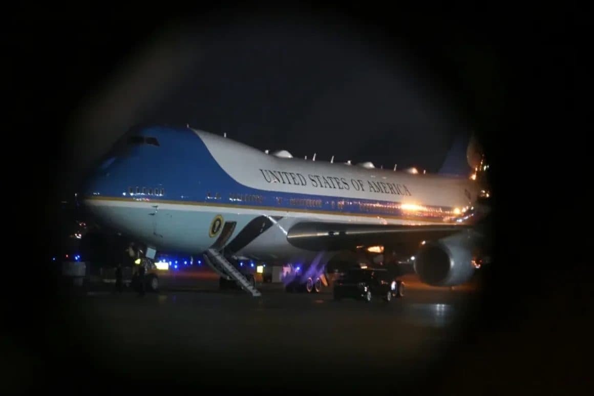 Incidente en el Air Force One de Trump genera inquietudes sobre su antigüedad