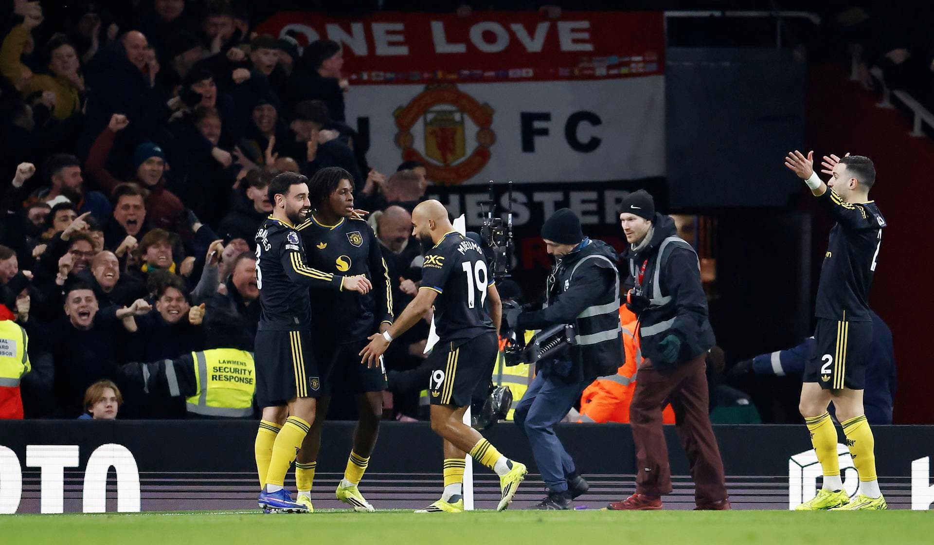 Manchester United Vence a Arsenal y Fortalece su Aspiración por la Premier