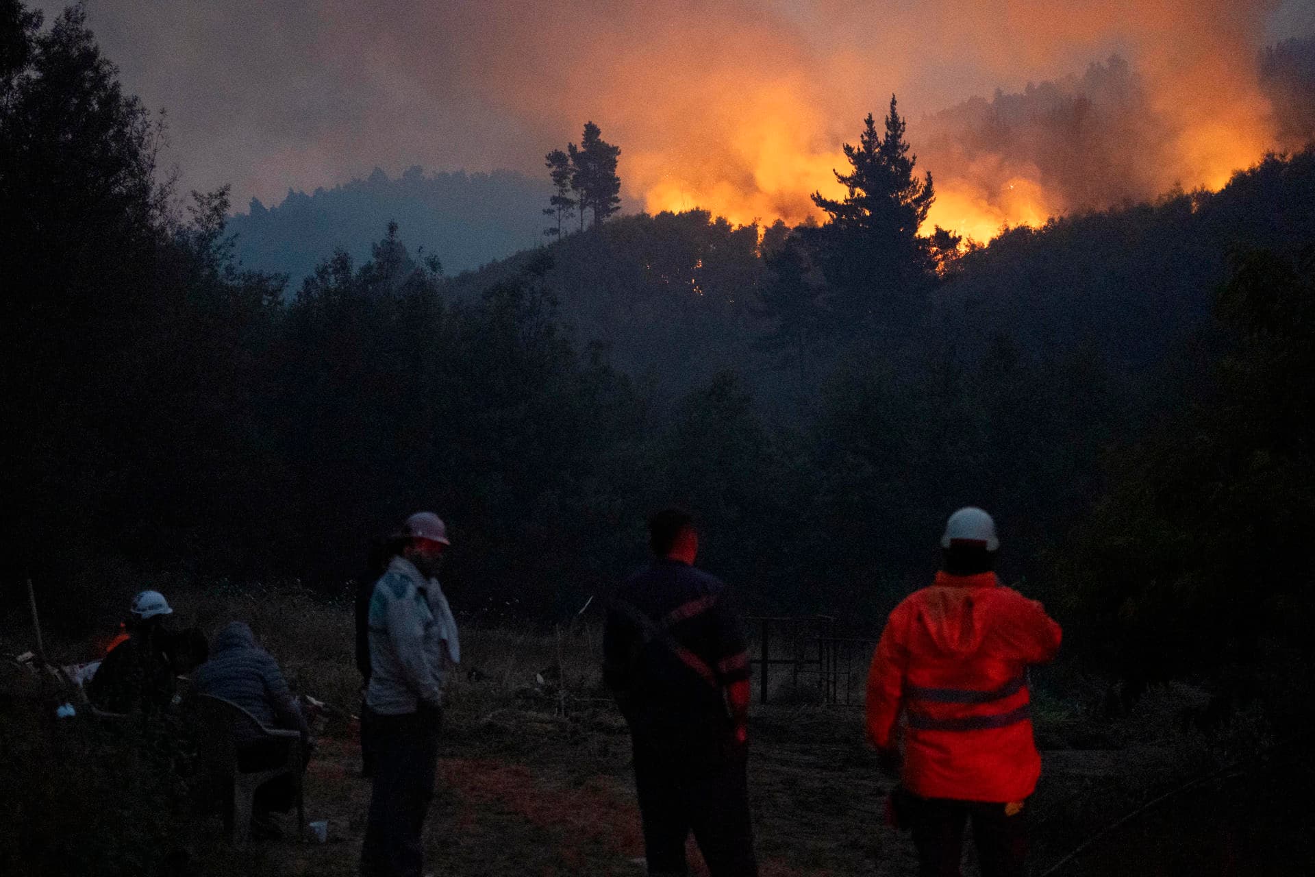 Chile teme más víctimas tras devastadores incendios en viviendas