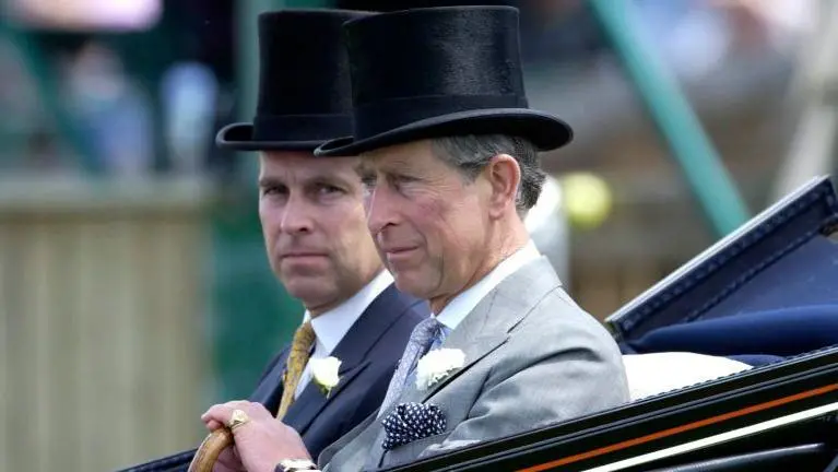 La Tensión Real: Andrés y Carlos III en una Guerra Fraternal