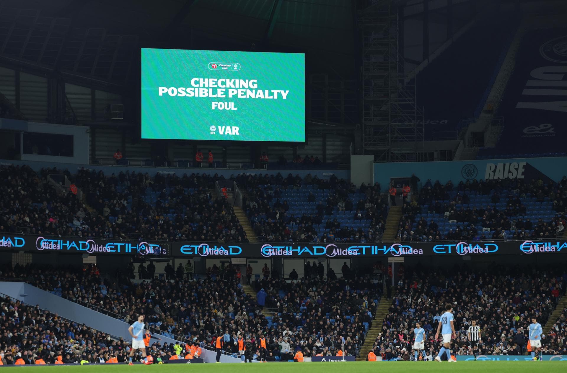 UEFA Anuncia Cambios en el VAR: Menos Intervenciones Microscópicas