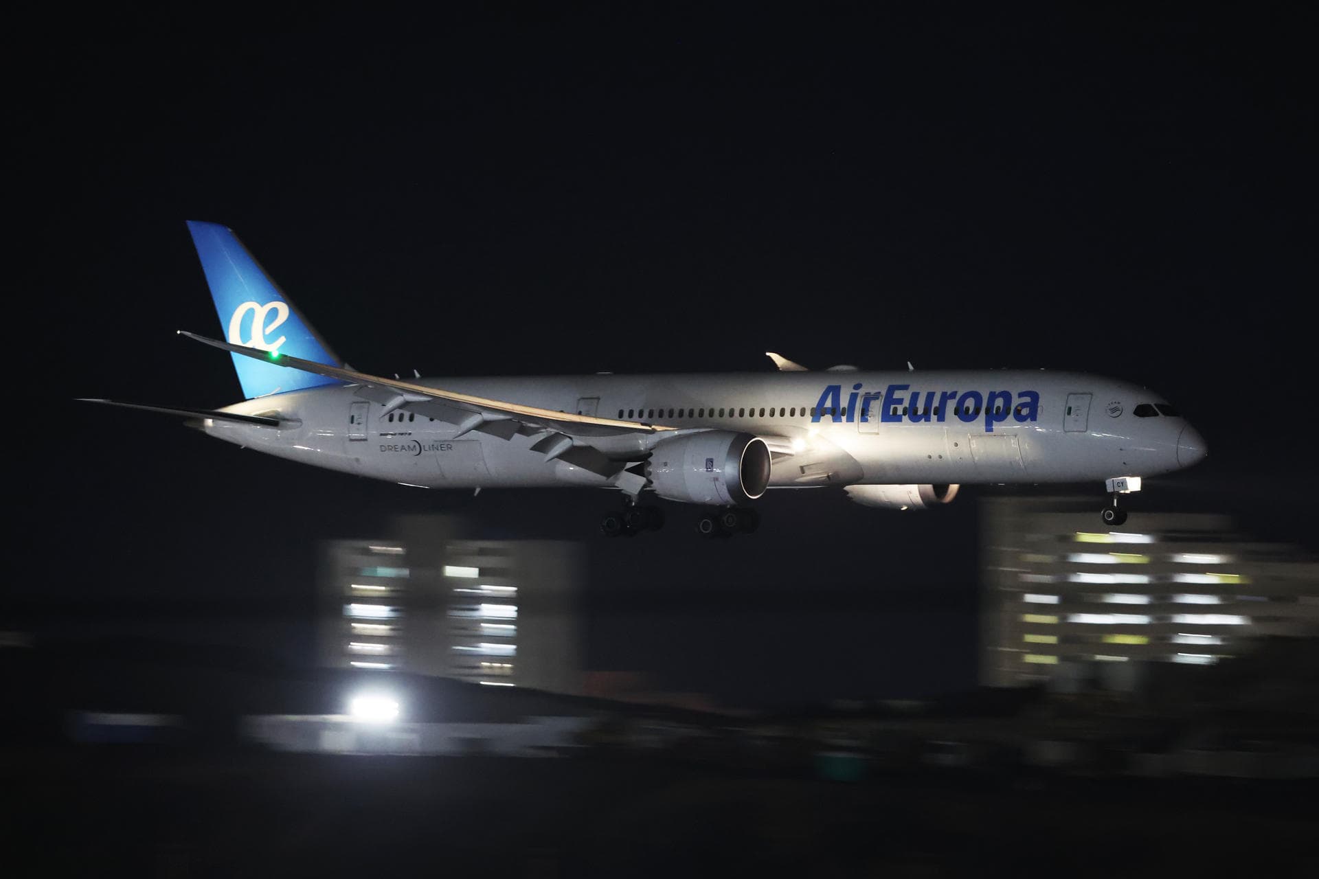 Air Europa cambia su ruta Madrid-Caracas a Valencia por sismos