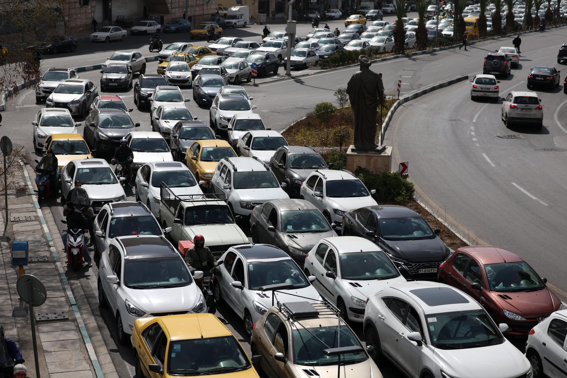 Más de 200 muertos en Irán tras ataques de Israel y EEUU