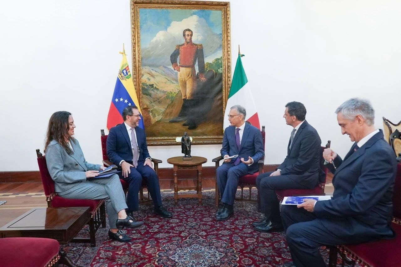 Italia Refuerza su Presencia Diplomática en Venezuela Tras Captura de Maduro