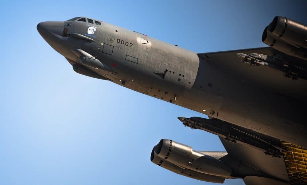 EEUU despliega B-52 en Irán: 1.700 objetivos atacados en 72 horas