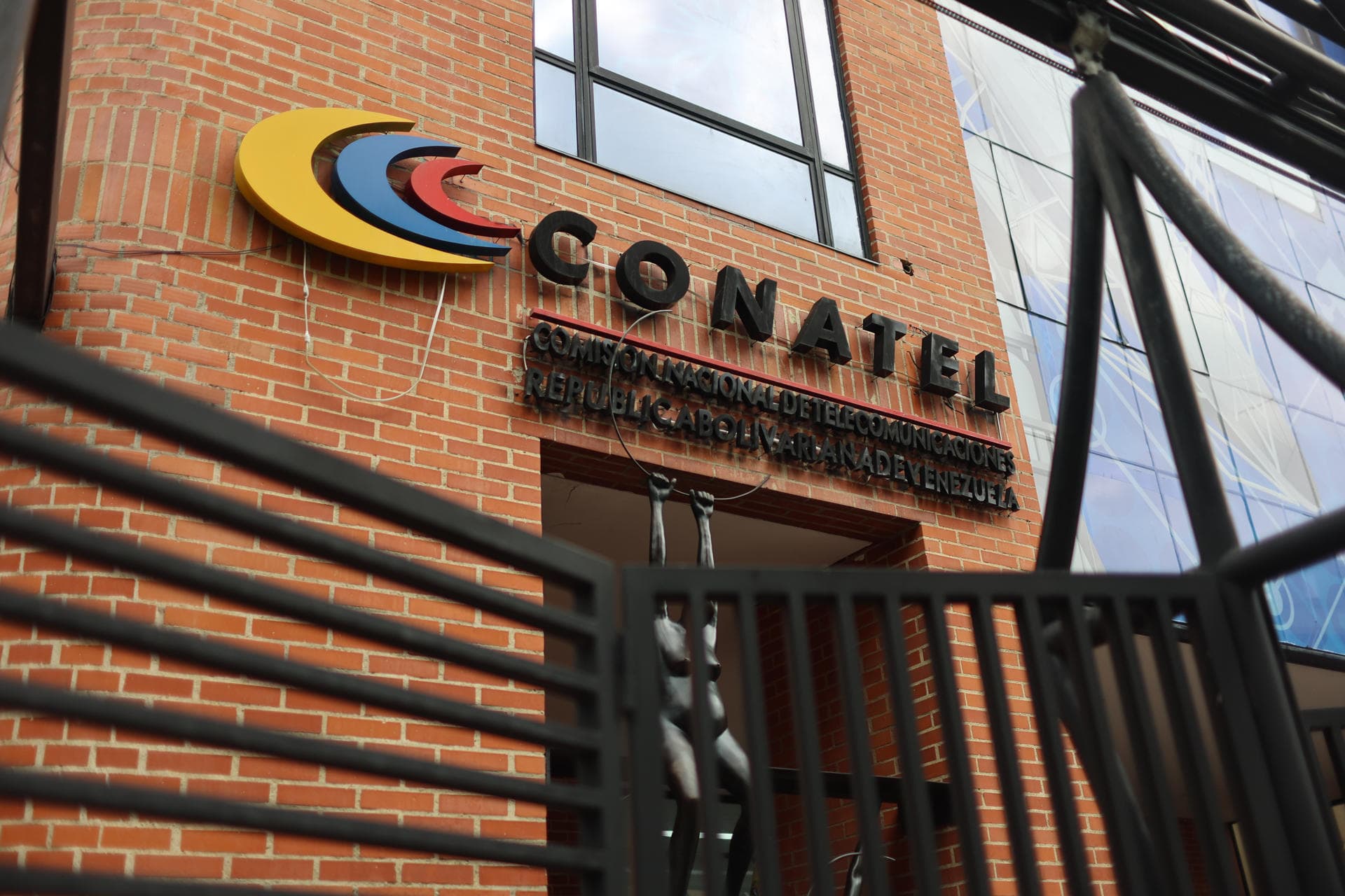 Conatel Explica Fallas en Fibra Óptica Tras Terremotos en Venezuela