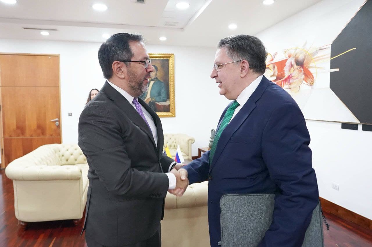 La Cúpula Chavista entre Rusia y EE.UU.: Un Juego de Malabares Geopolítico