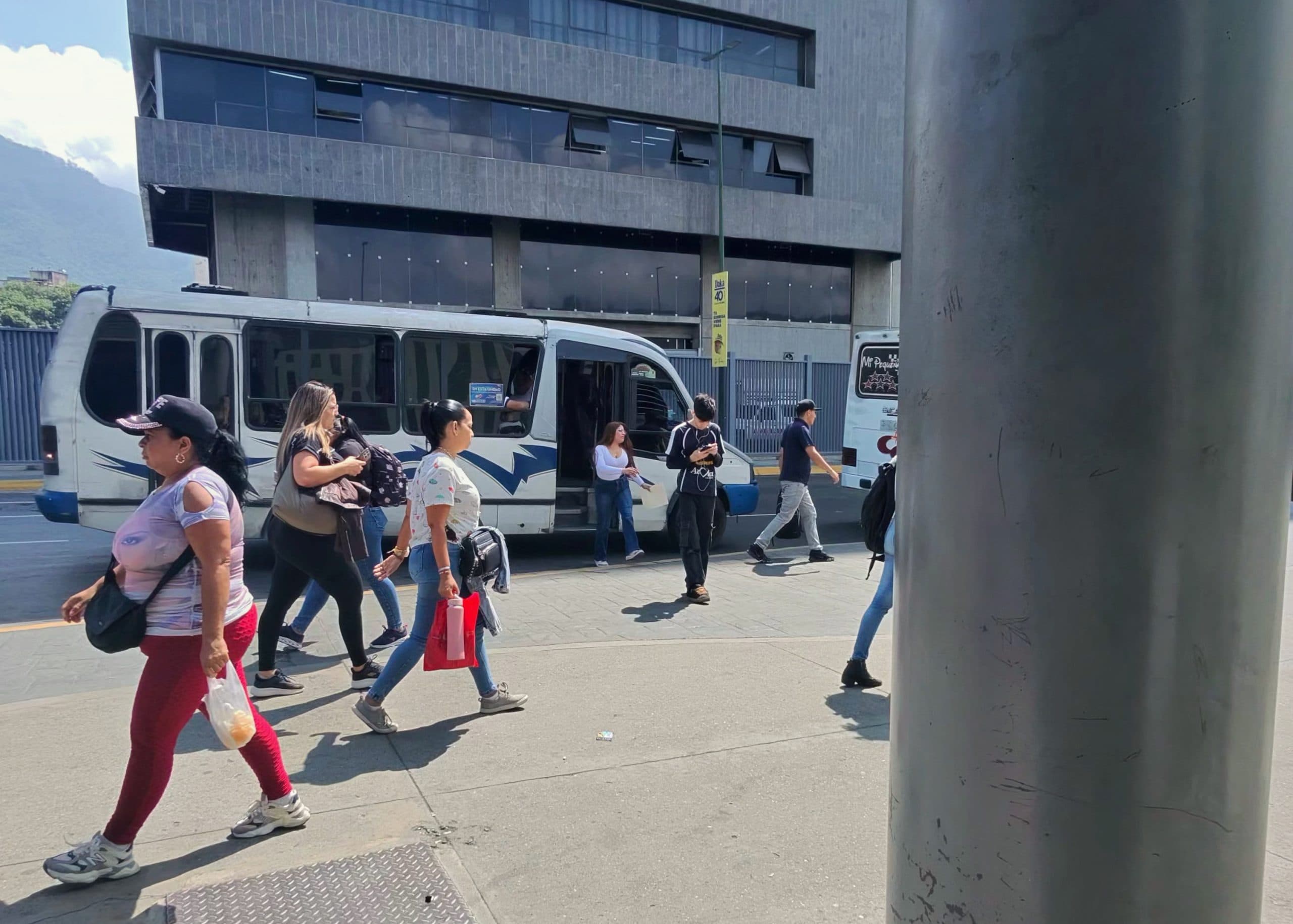 Transportistas en Venezuela anticipan nuevos aumentos mensuales en pasajes