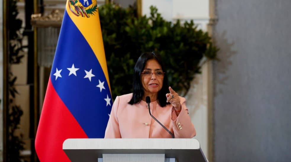 Delcy Rodríguez viaja a India para promover acuerdos petroleros