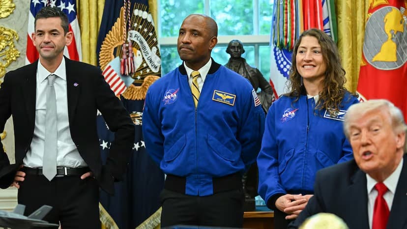 Trump se Rinde ante la Hazaña Lunar, pero se Burla de NASA