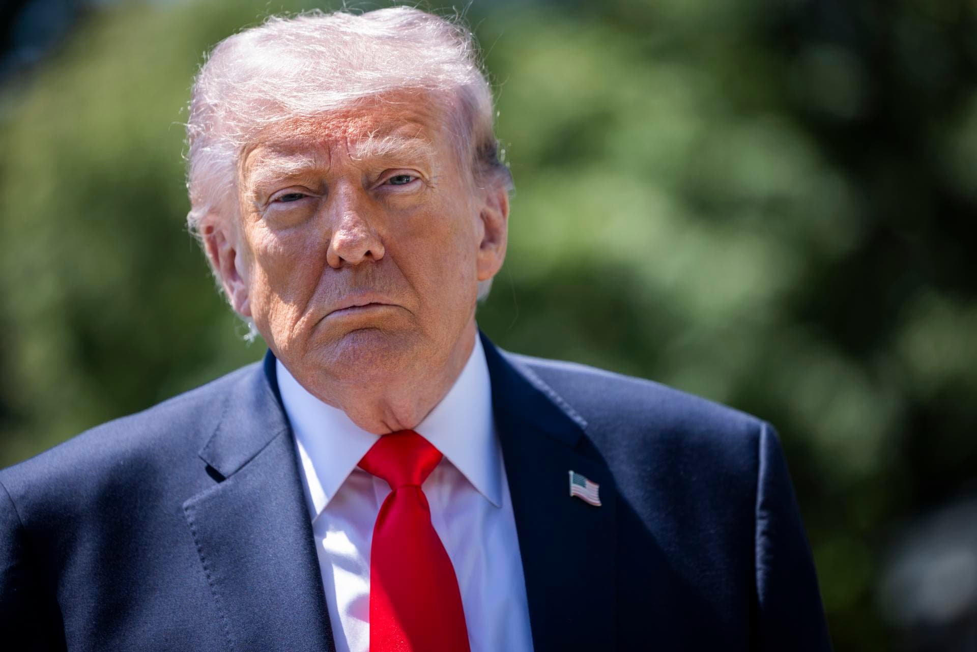 Trump Justifica el Bloqueo en Ormuz y Desafía la Propuesta Iraní
