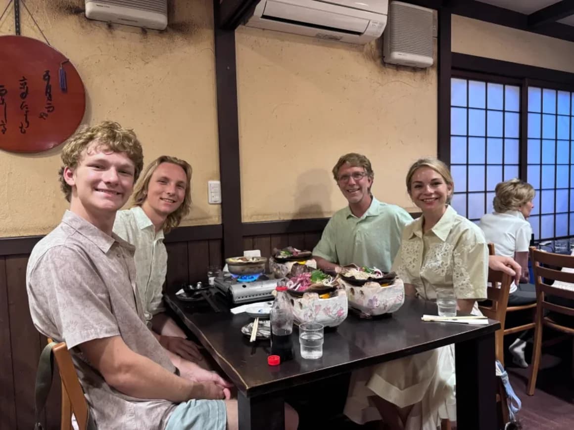 Familia de Alabama busca a su hijo desaparecido durante viaje a Japón