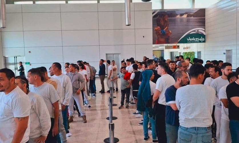 Regreso forzado: Más de 120 venezolanos deportados de EE.UU. llegan a Maiquetía