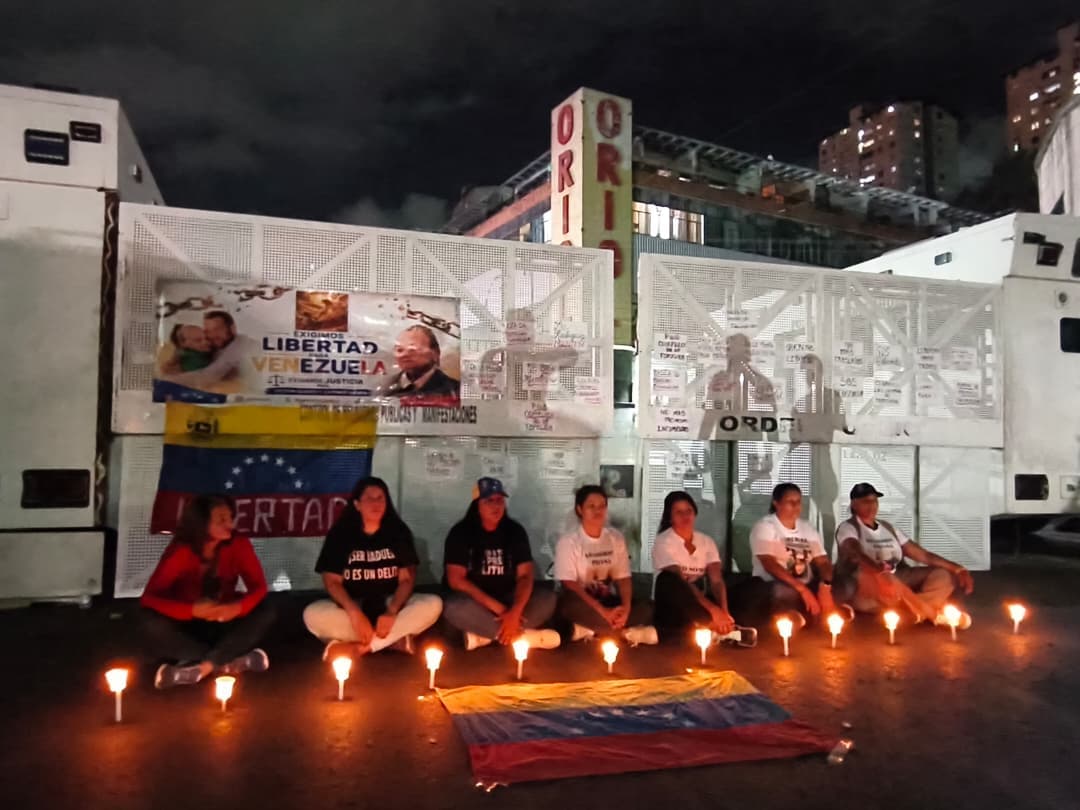 Familias Claman por la Libertad: Vigilia en El Helicoide por Presos Políticos