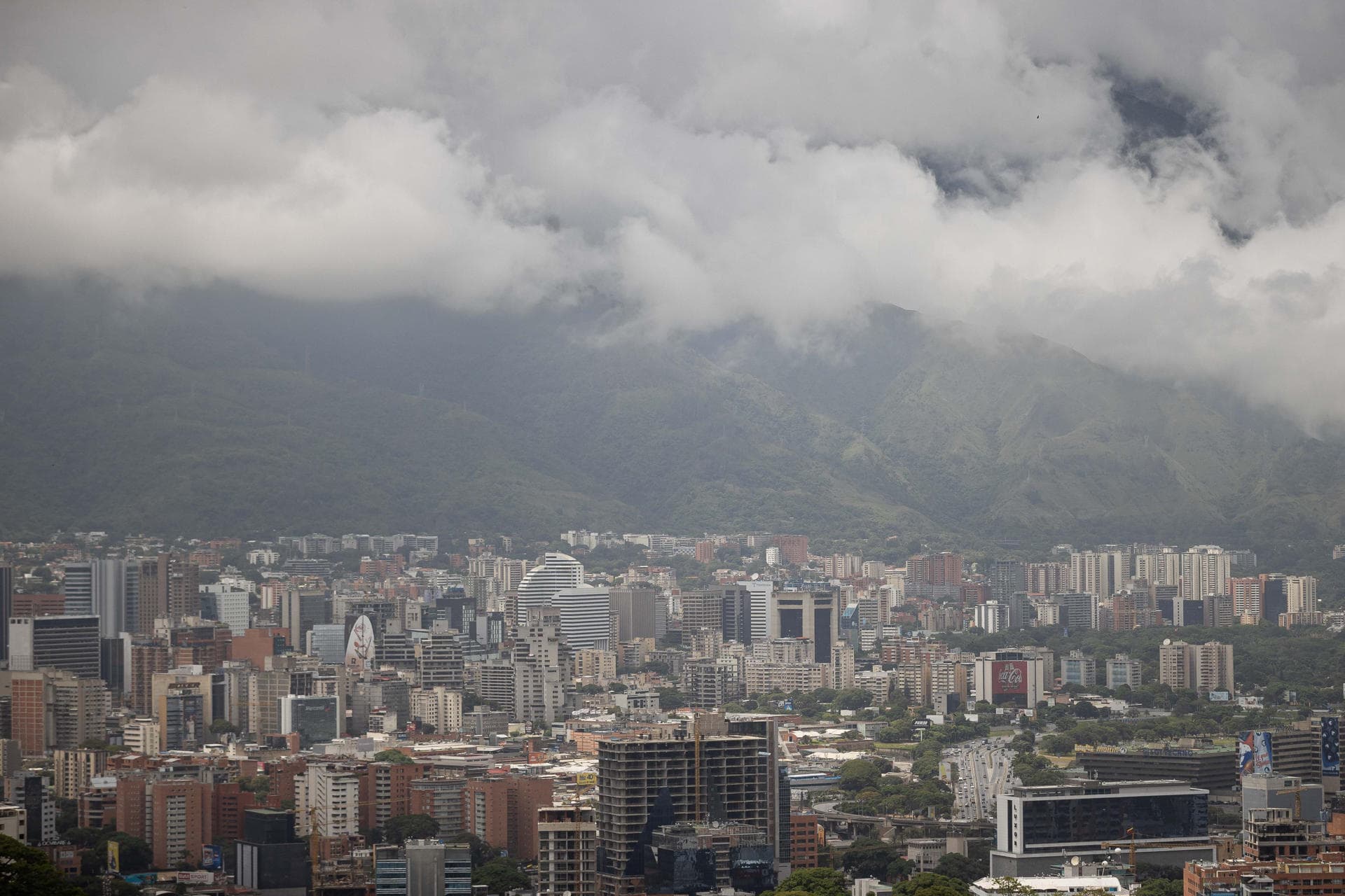 Onda Tropical 35 Afecta la Costa Venezolana: Alertas Meteorológicas