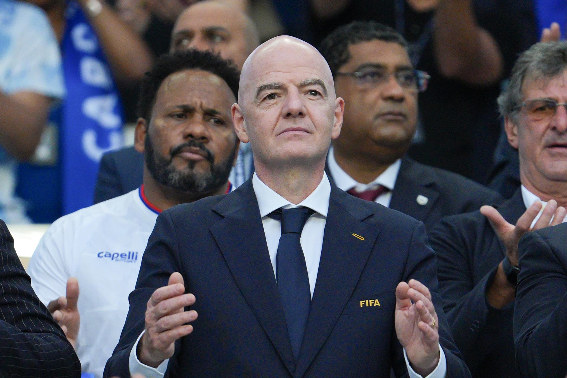 Infantino Apoya a Mbappé y Llama a Combatir el Racismo en el Deporte