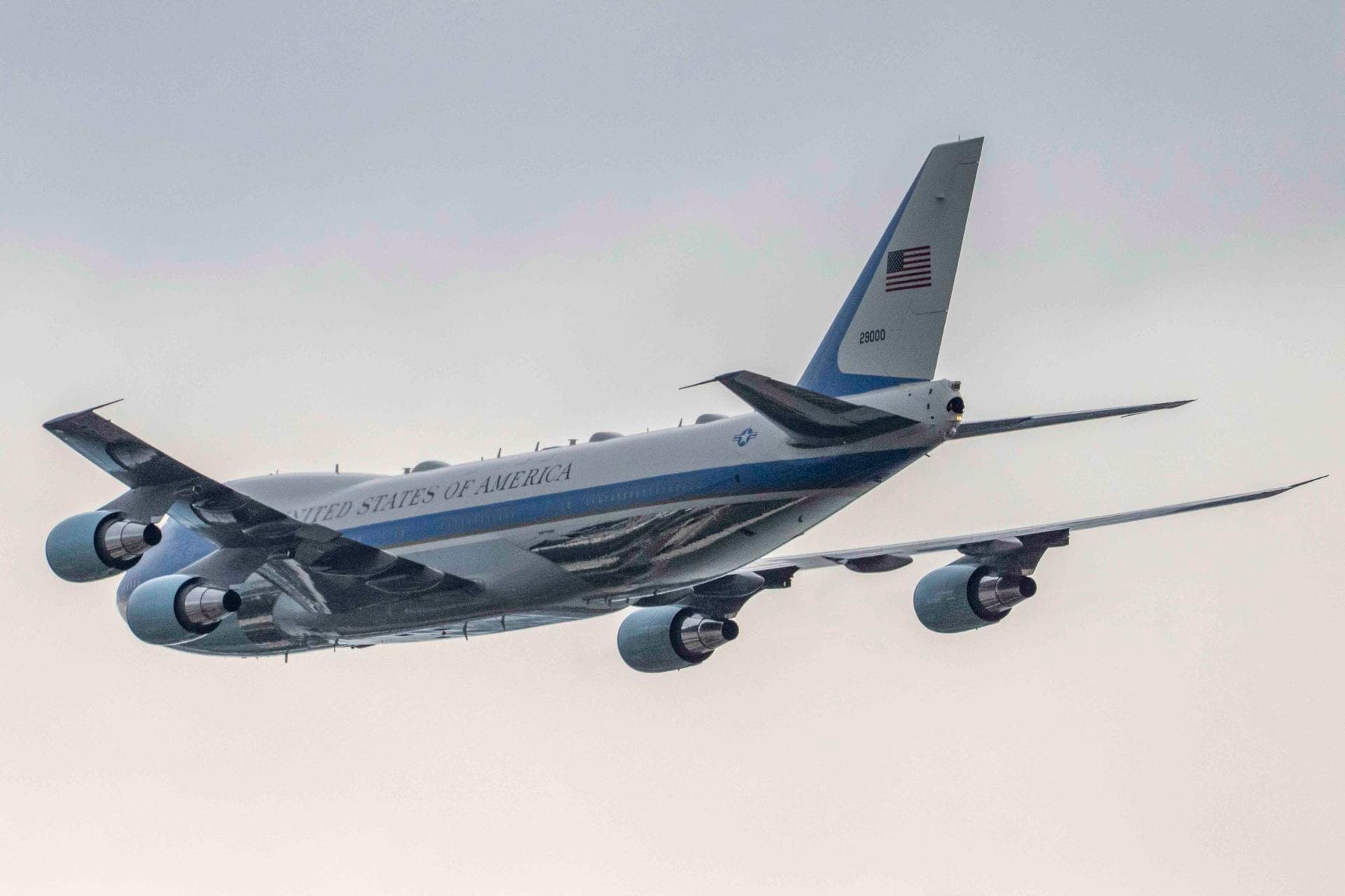 Trump opta por antiguo Air Force One en Turquía por seguridad