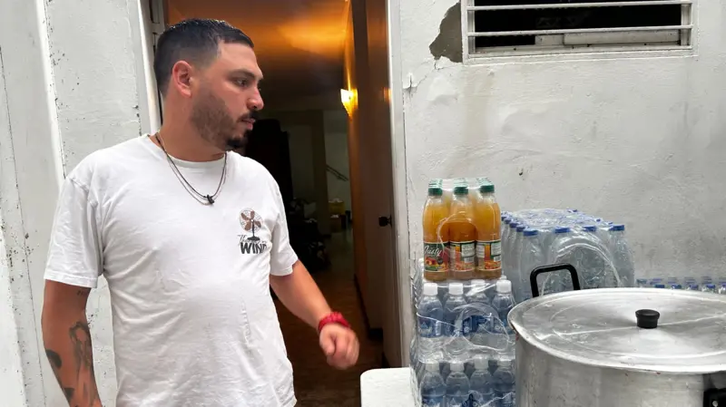 Cocinero venezolano entrega comidas a víctimas de terremotos en Perú