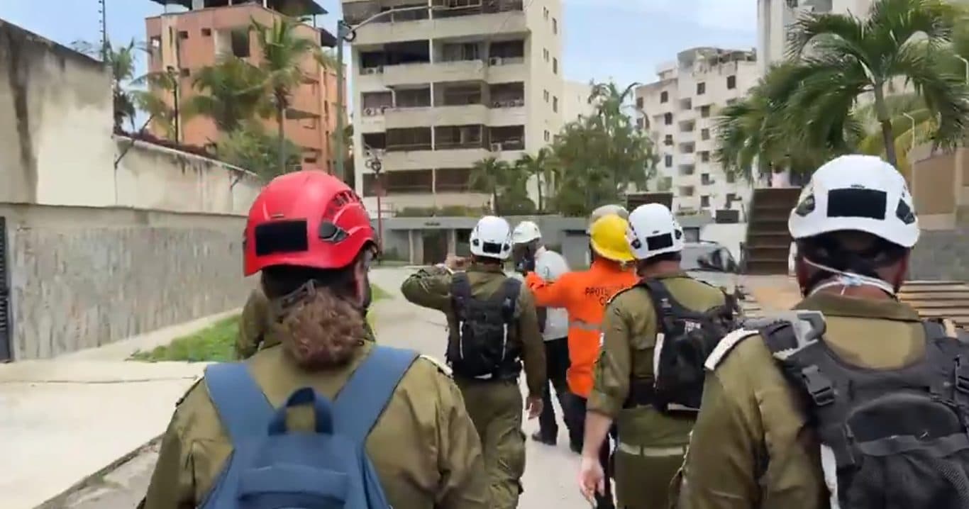 Equipo israelí evalúa habitabilidad de edificaciones en La Guaira