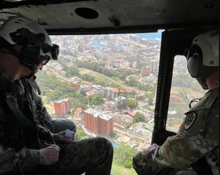 General Donovan Sobrevuela Venezuela: Inspección Militares de EE.UU.