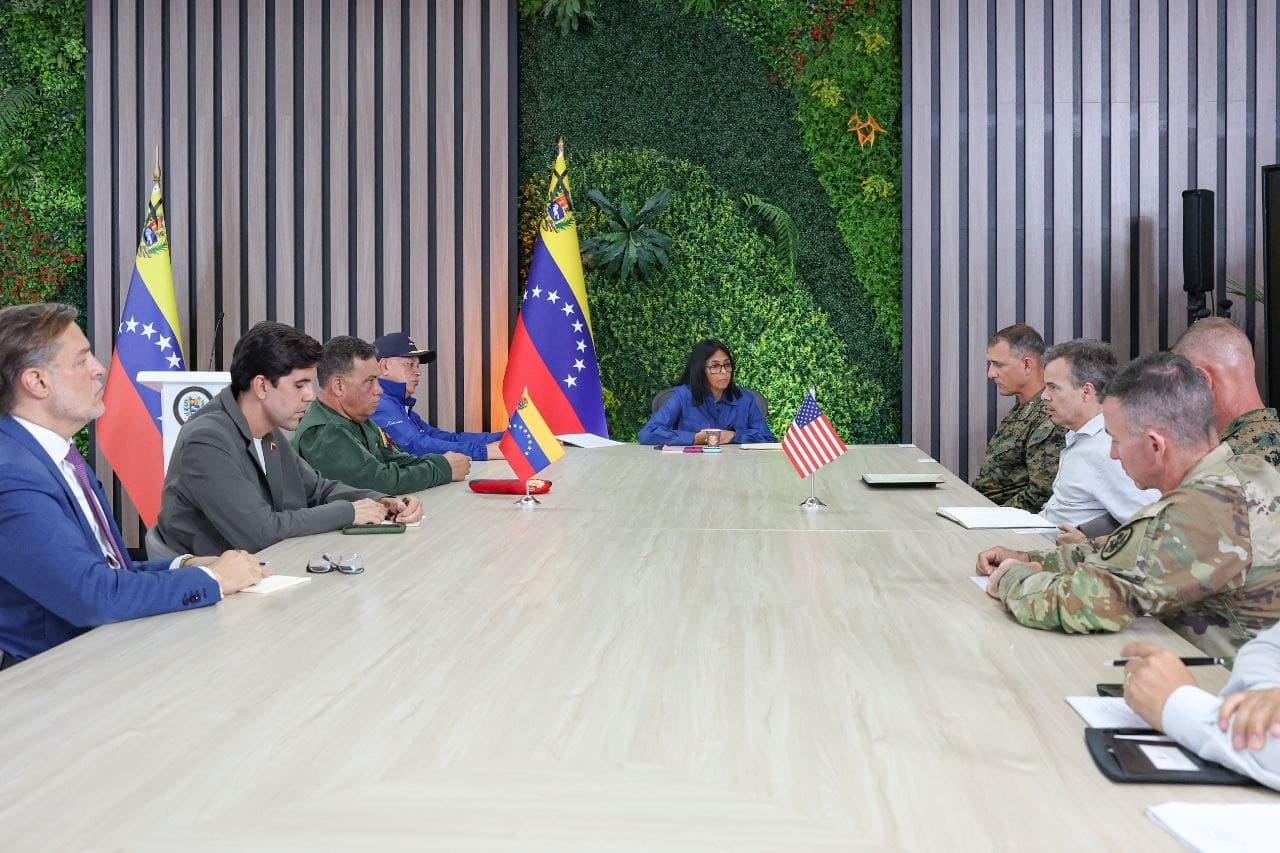 Encuentro Inesperado: Generales de EE.UU. y Líderes Venezolanos Unido en una Mesa