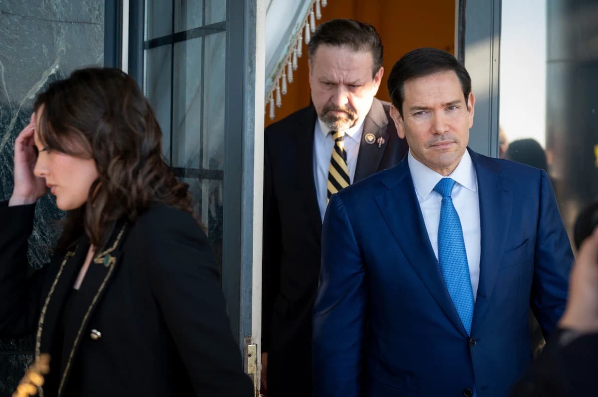 Marco Rubio busca coalición internacional contra Antifa: Desafíos y resistencias