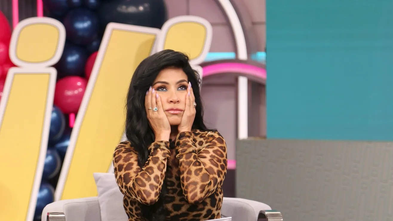 Carolina Sandoval enfrenta crisis emocional en vivo por tragedia venezolana