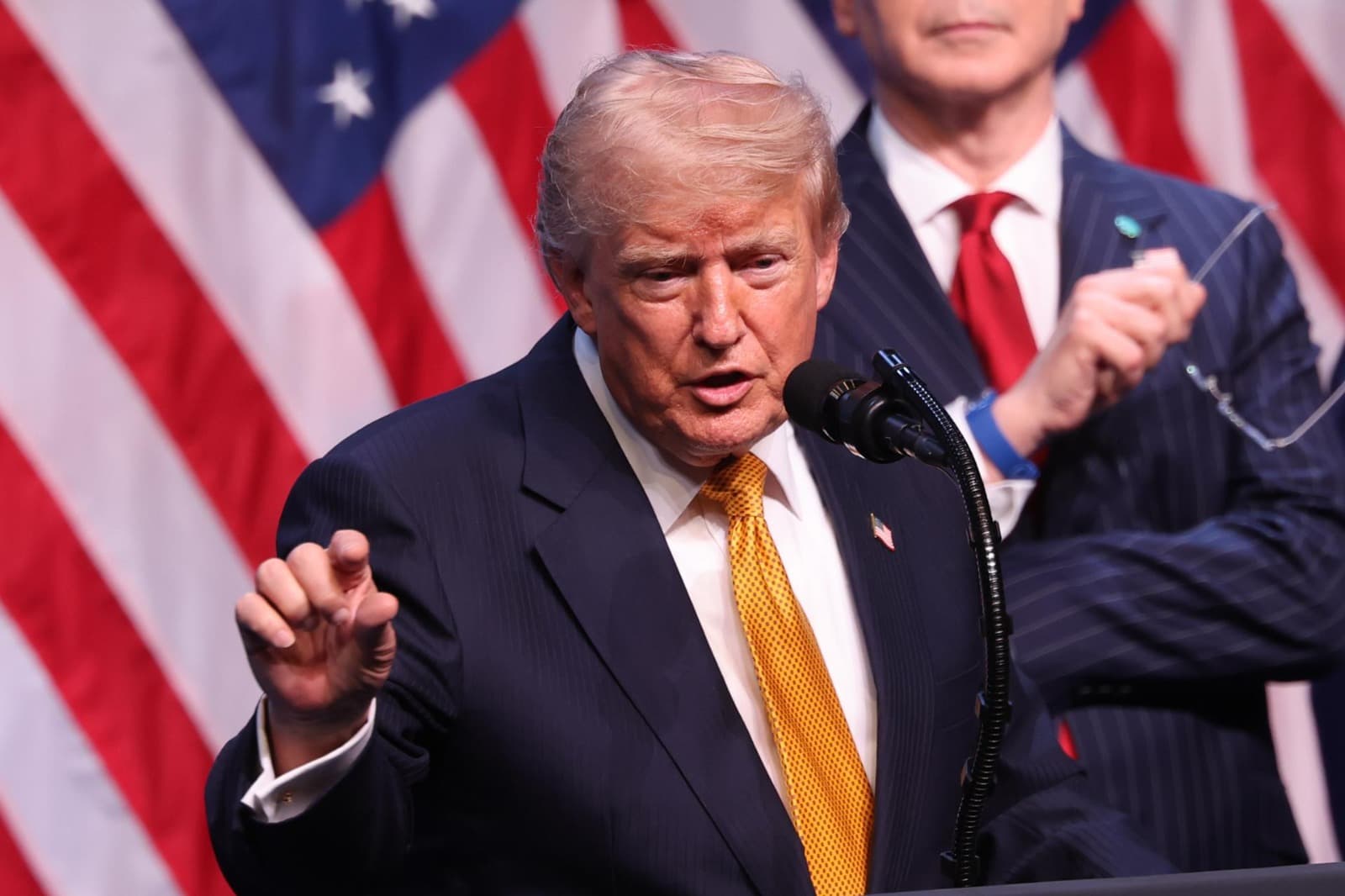Trump advierte a Irán: Respuesta 'mucho peor' si atacan barcos en Ormuz