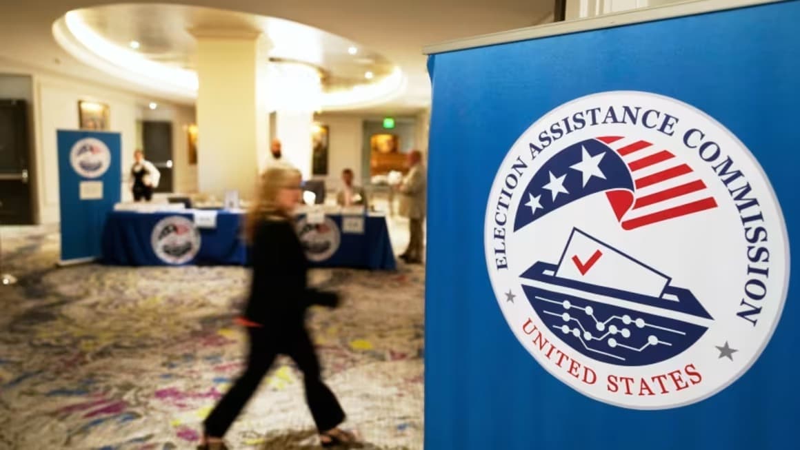 Trump remueve a líderes de la Comisión de Asistencia Electoral: Implicaciones en EE.UU. y más allá