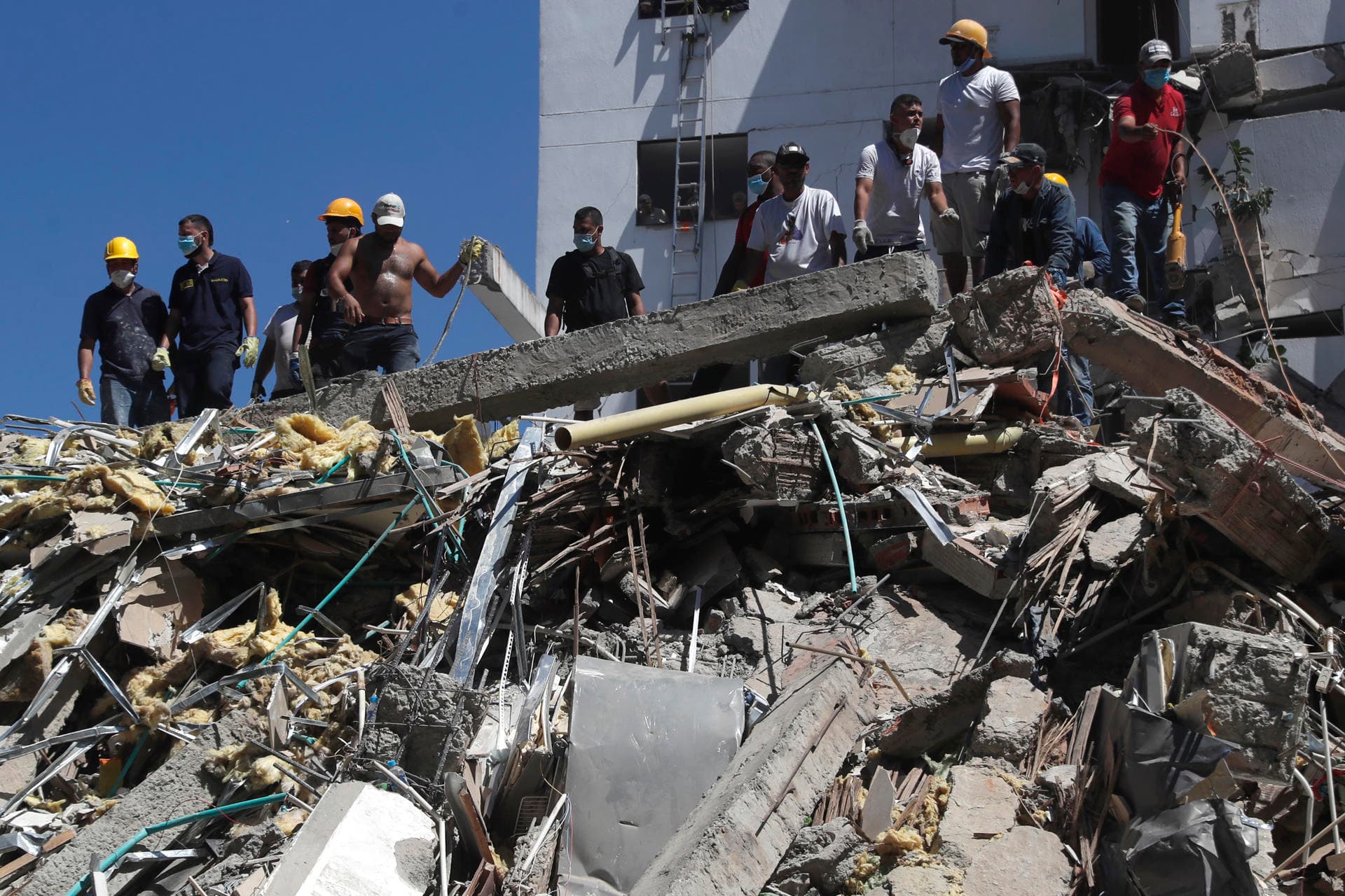 Albares: 164 Españoles Aún Sin Contacto Tras Terremoto en Colombia