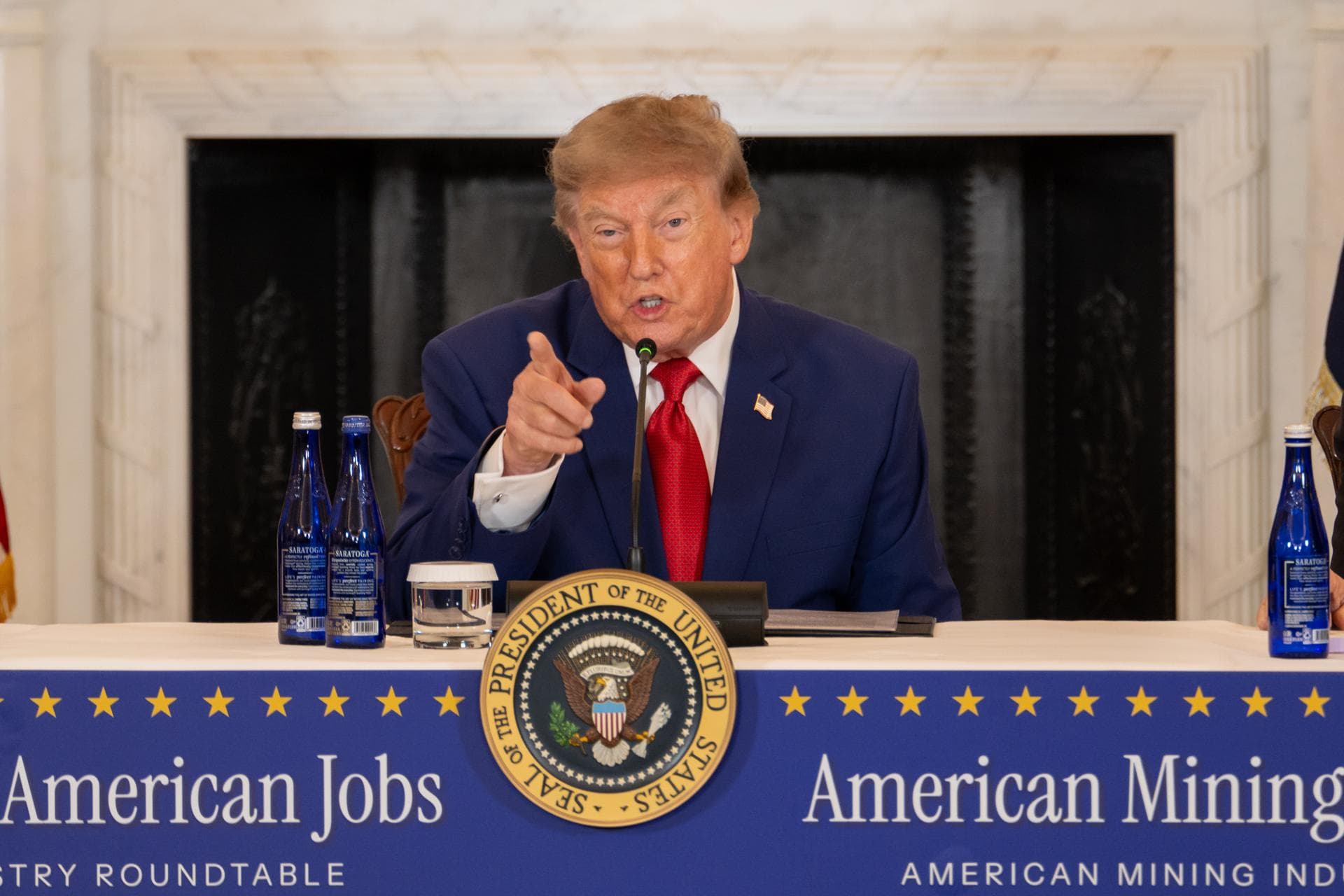 Trump Nombra Abogado de Confianza para Cargo Clave en la Casa Blanca