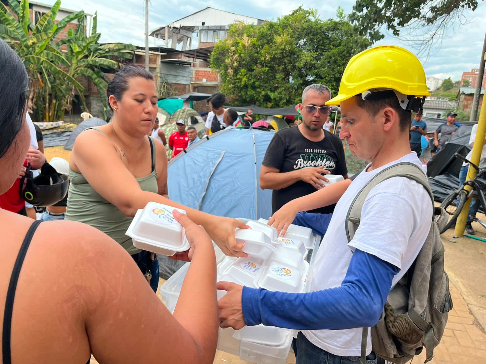 Chef José Andrés dona un millón de dólares para salvar restaurantes en Colombia