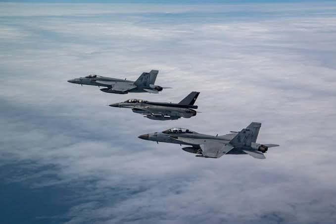 Interceptan aviones por violar espacio aéreo sobre club de Trump