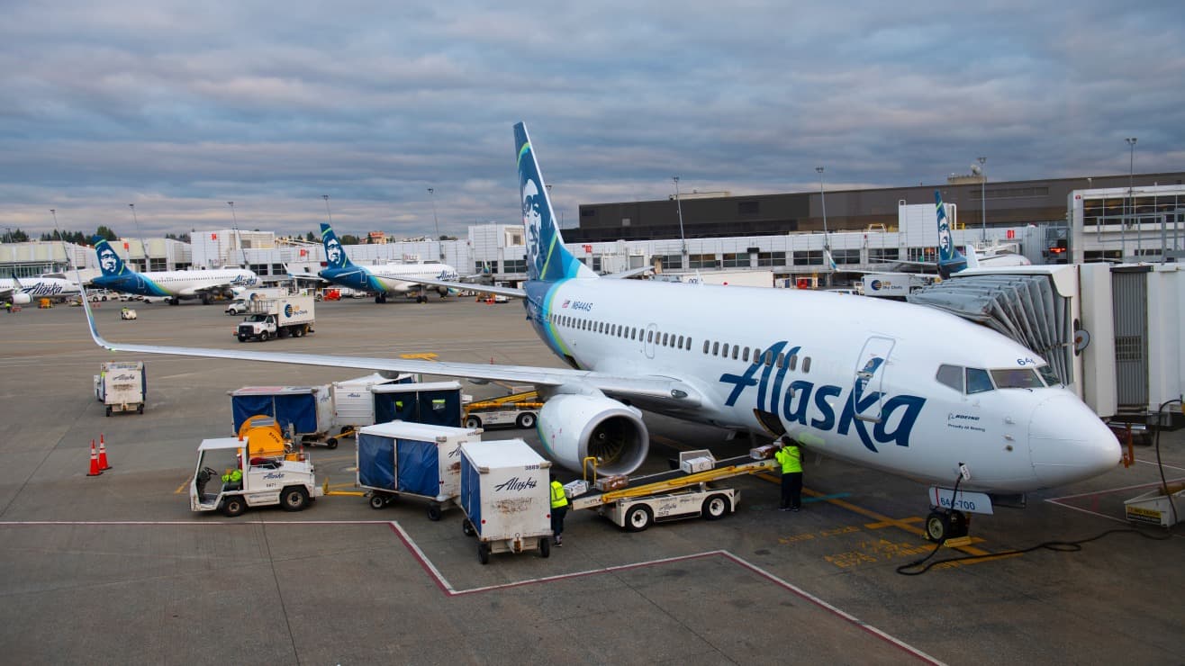 Alaska Airlines Detiene Vuelo en Miami por Amenazas a la Tripulación