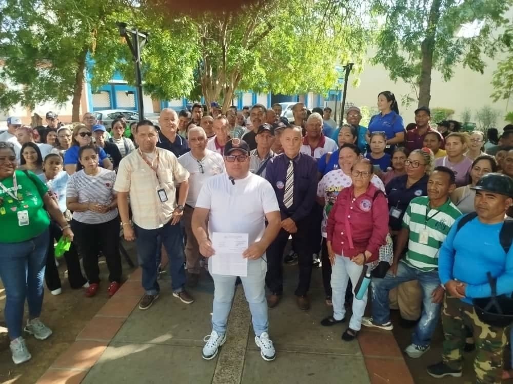 Coro: Trabajadores de la Salud Exigen el Pago de Sueldos Atrasados