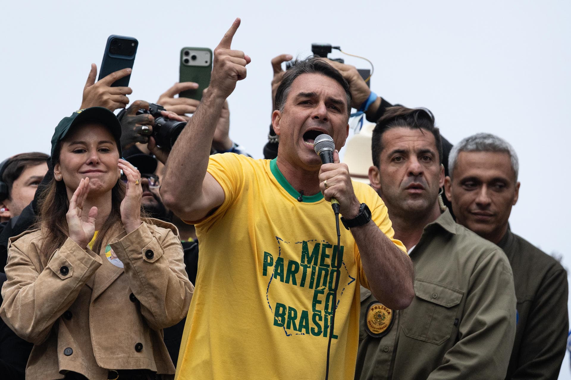 Bolsonaro Supera a Lula en Sondeo para la Segunda Vuelta Electoral