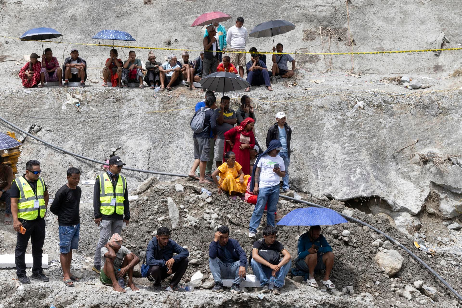 Estado crítico de un rescatado en Nepal genera preocupación internacional