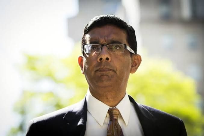 Dinesh D'Souza insta a EE.UU. a fijar fecha para elecciones en Venezuela