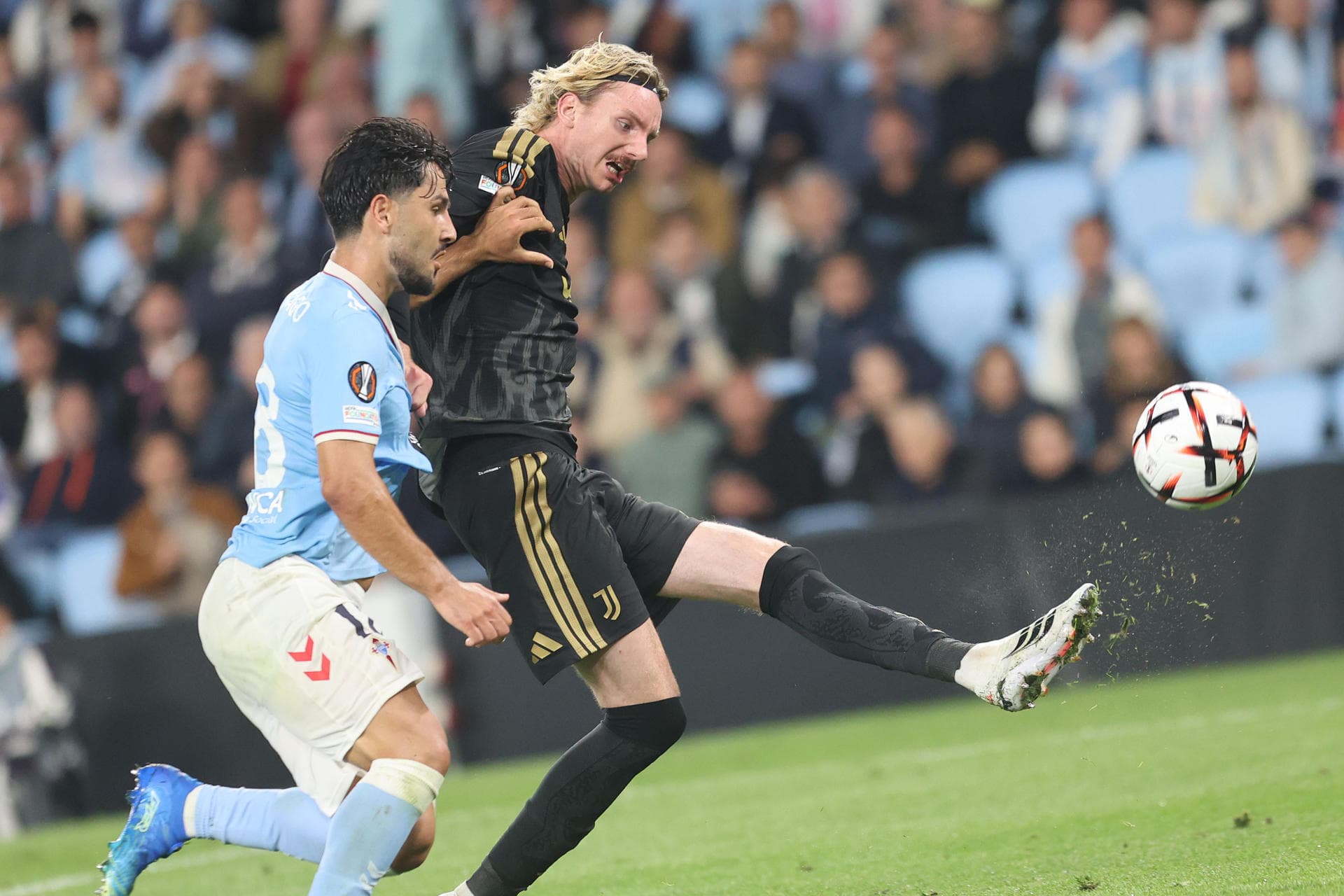 Juventus aprovechó dos errores de Marcos Alonso para condenar a Celta de Vigo