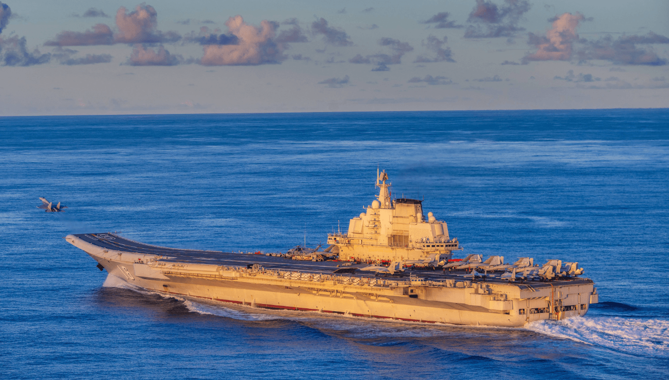 China volvió a desplegar su amenazador portaaviones Liaoning en el océano Pacífico