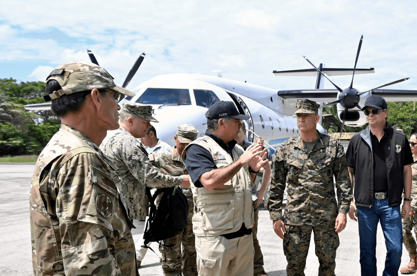 Jefe del Comando Sur visitó Perú para reforzar la lucha contra narcoterroristas