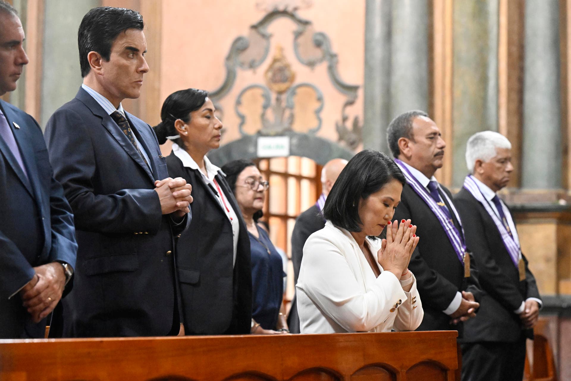 Fujimori expresó su solidaridad con el papa León XIV tras anunciar una delicada operación de pulmón