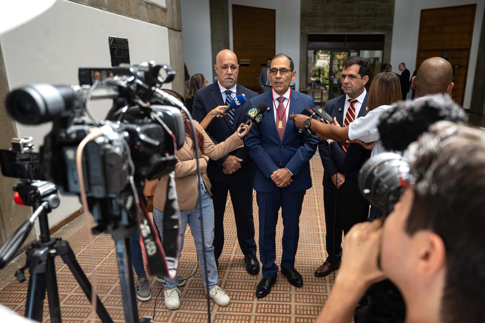 Academia de Ciencias Políticas y Sociales entregó la Orden "Juan Germán Roscio" a Foro Penal
