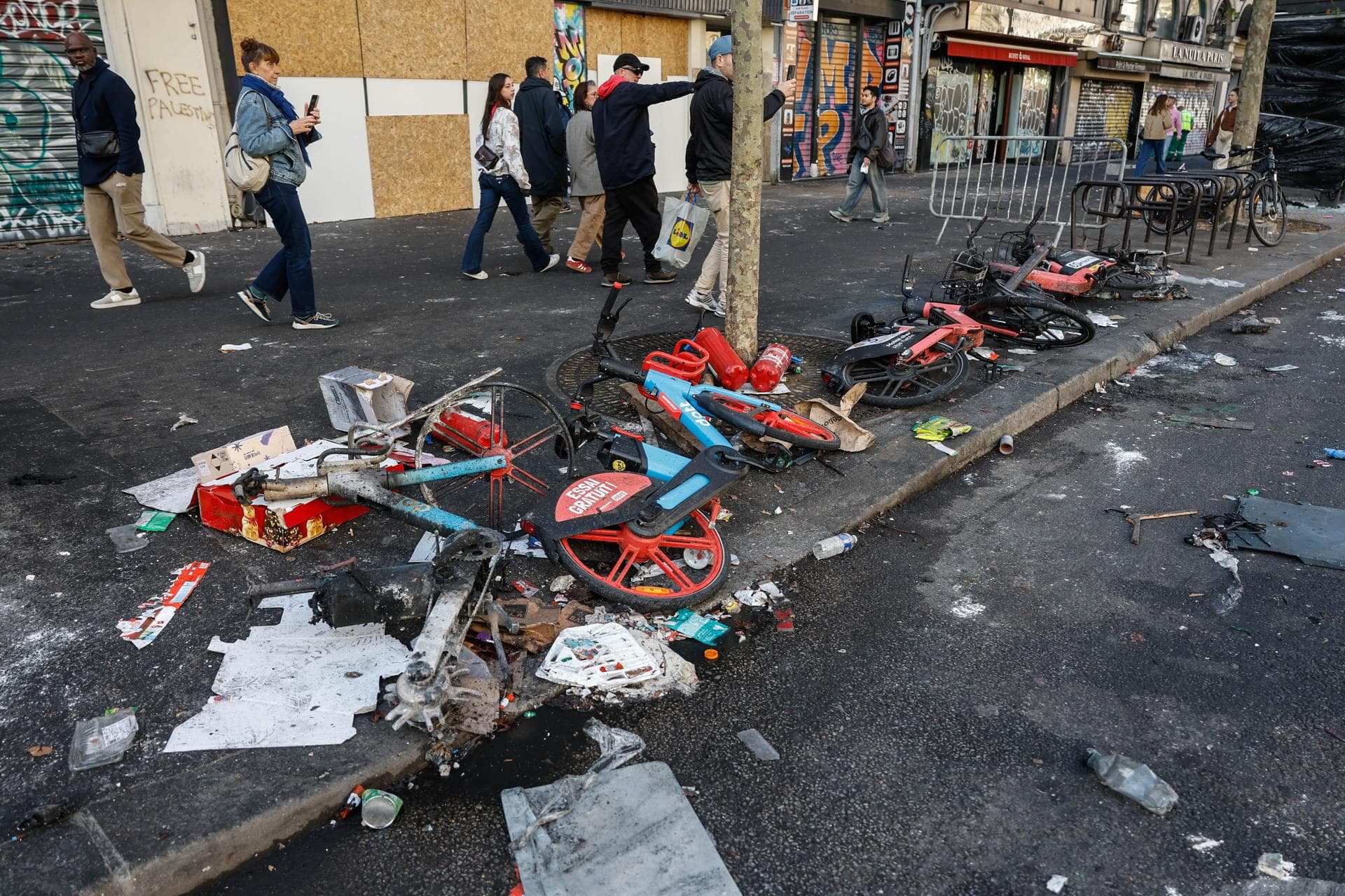 Los detenidos en las protestas en Francia ascienden a 2.000 con 600 agentes heridos