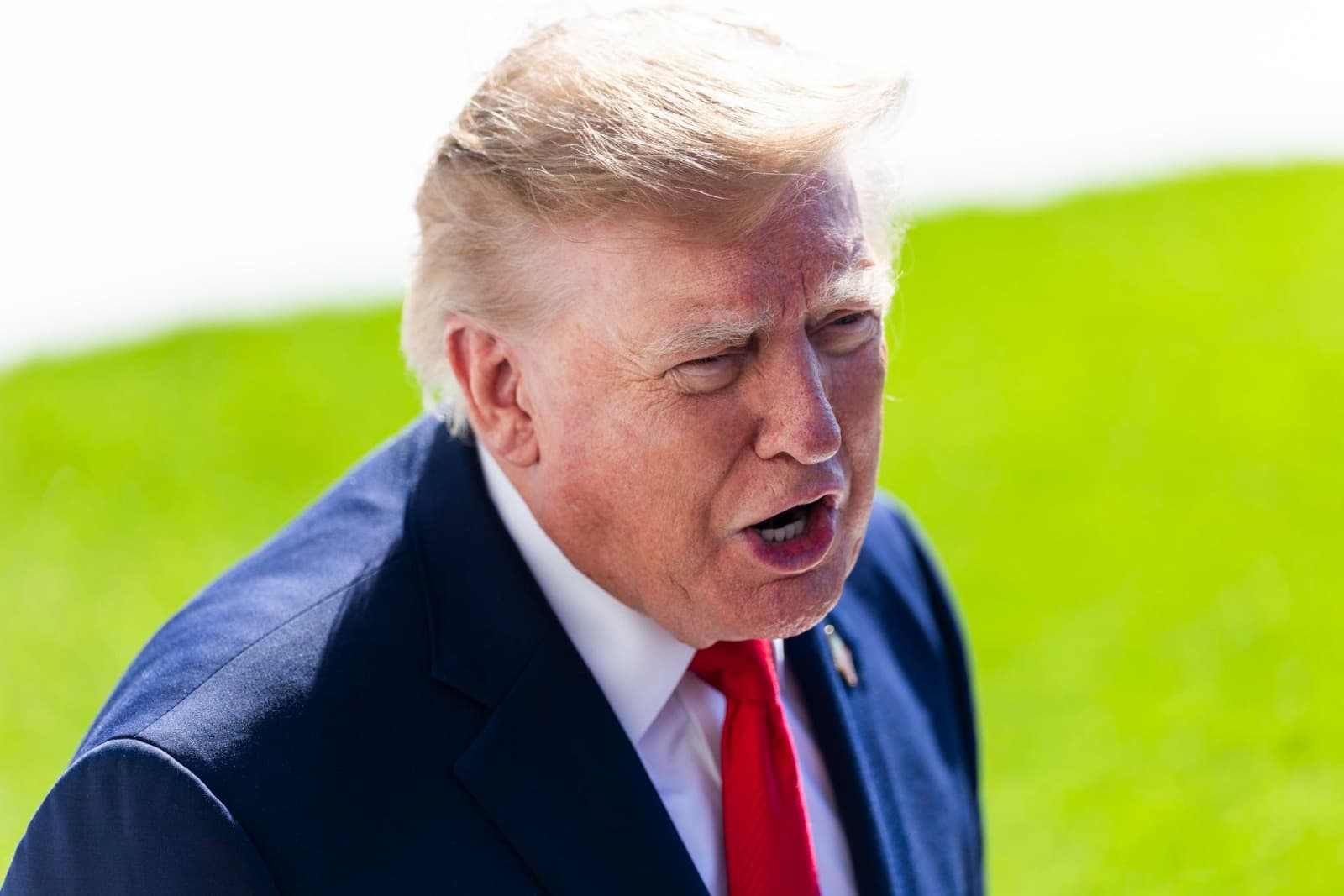 Trump sugirió que se debería “disparar” a quienes filtran información clasificada en EEUU